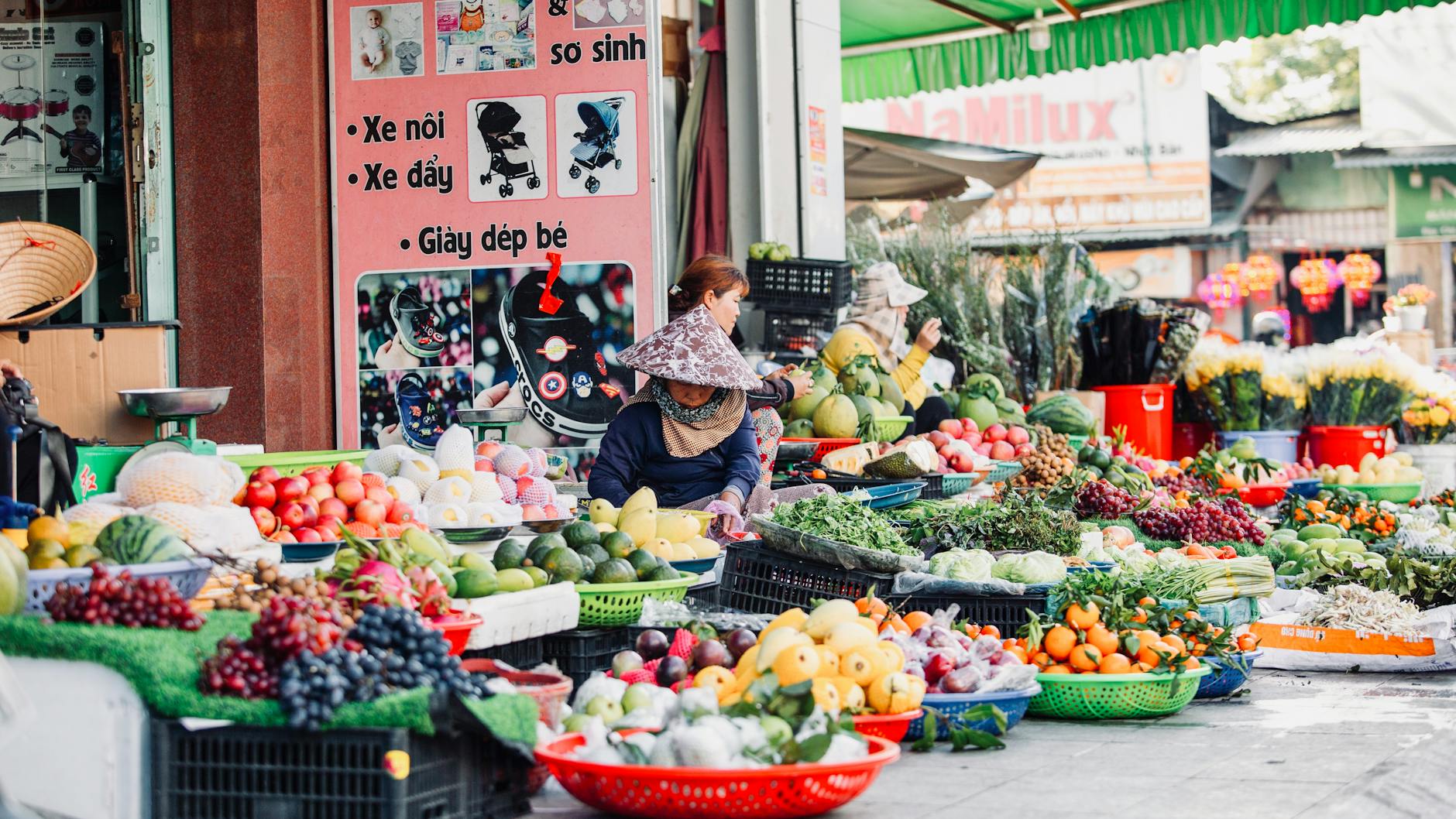Buying vs. Hiring for Seasonal Storage: The Ultimate Guide